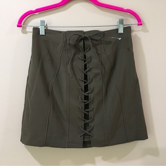 New ZARA Lace Up MINI SKIRT High Rise SIZE M Womens Olive Green Blogger Fav 8261 - Picture 2 of 7